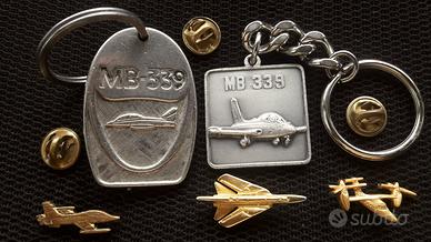 3 spille e 2 portachiavi Aer Macchi vintage