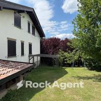 ALBARETO- VILLA INDIPENDENTE CON GIARDINO E MANSAR