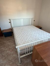 Letto matrimoniale Bianco Ferro + materasso