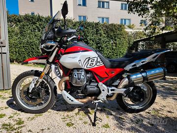 Moto Guzzi V85TT E5+ 2025