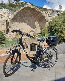 bicicletta con pedalata assistita