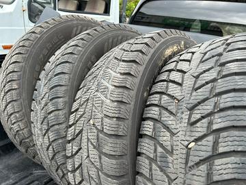 Gomme nokian 225 75 r16c