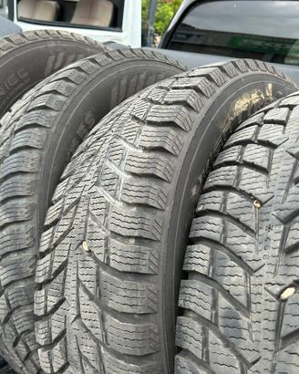 Gomme nokian 225 75 r16c