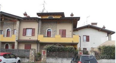 Immobile in asta di 102 m² con 2 locali e box auto