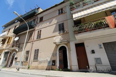 CASA DI CORTE A SAN BENEDETTO DEL TRONTO