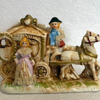 Antica statuina in porcellana