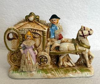 Antica statuina in porcellana