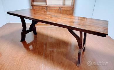 Tavolo in legno massello