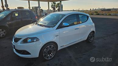 Lancia Y 1.0 Hybrid Gold