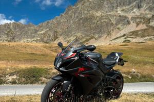Suzuki GSXR-1000 2017 nero e rosso 23000 km