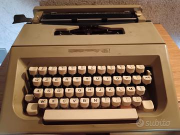 Macchina da scrivere manuale Olivetti