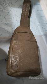 borsello monospalla Piquadro in pelle 