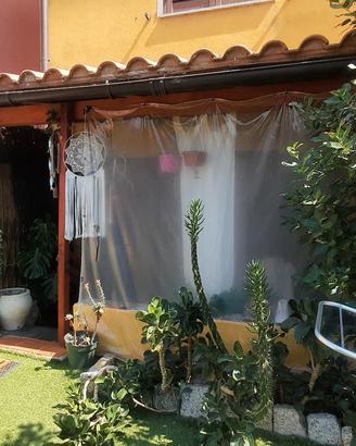 casa con giardino e garage 