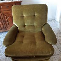 Poltrone vintage in velluto verde oliva