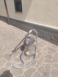 Bidone aspiratore con attacco utensile