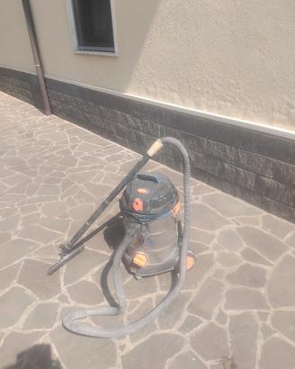Bidone aspiratore con attacco utensile