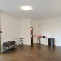 Negozio d'angolo vetrinato di 40mq