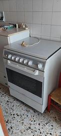 Cucina Ariston 5 fuochi con forno 70 cm