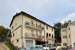 Appartamento 2°piano ingresso indipendente (no con