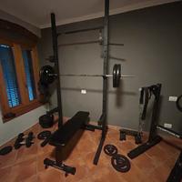 PESI E ATTREZZATURA HOME GYM