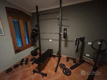 PESI E ATTREZZATURA HOME GYM