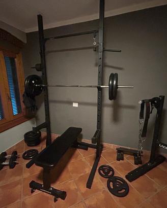 PESI E ATTREZZATURA HOME GYM