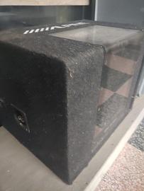 Subwoofer in cassa Alpine SBG-1224BP