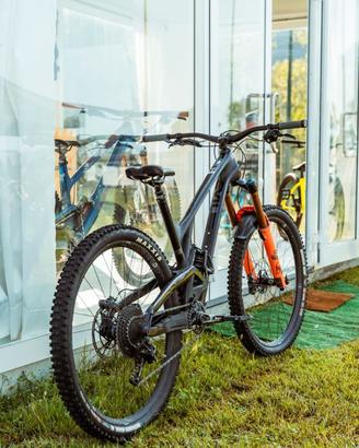 MTB Evil nera taglia grande