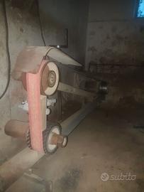 mola a nastro con mole e nastri  per coltelli