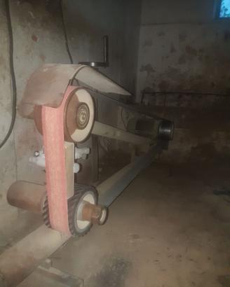 mola a nastro con mole e nastri  per coltelli