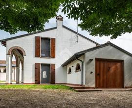 VILLA SINGOLA A BAGNOLO SAN VITO