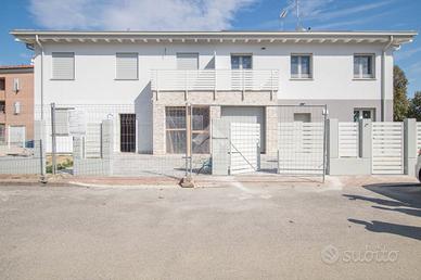 VILLA A SCHIERA D'ANGOLO A SAN PROSPERO