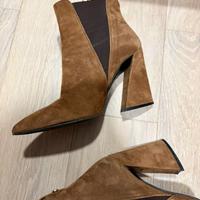 Stivaletti in camoscio di Albano