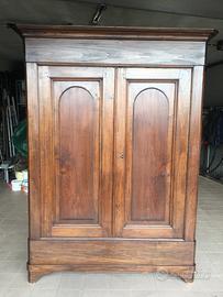 Armadio in legno massello, in stile piemontese