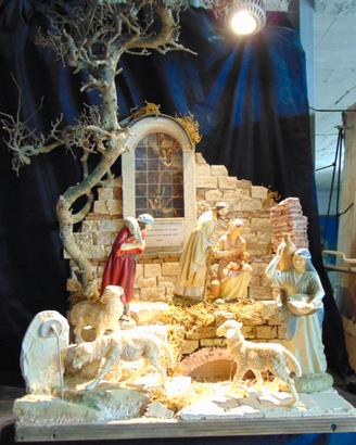 PRESEPE IN MARMO E PIETRA CON PASTORI IN RESINA