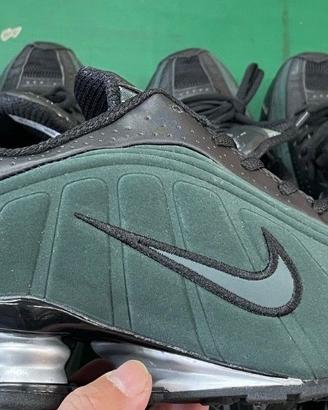 nike shox R4 delivery