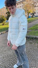 Giacca Moncler imbottita bianca con cappuccio – or