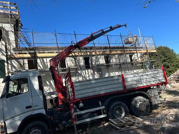 Camion 3 assi Volvo 380FH12 con gru