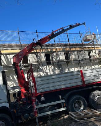 Camion 3 assi Volvo 380FH12 con gru