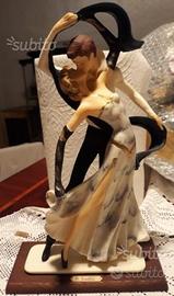 Statua capodimonte a.santini-bacio dei ballerini