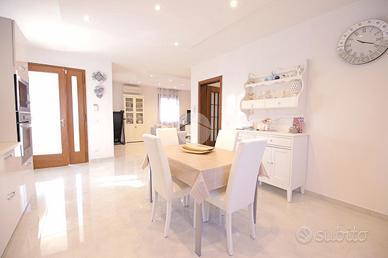 VILLA SINGOLA A PAESE