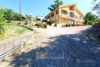 PORZIONE DI BIFAMILIARE A MONREALE