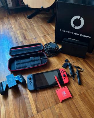Nintendo Switch + Accessori e custodia