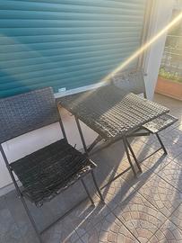 Set giardino: tavolo e 2 sedie pieghevoli
