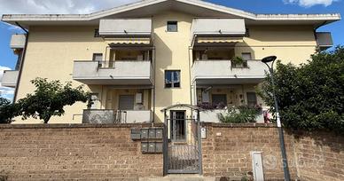 APPARTAMENTO CON INGRESSO AUTONOMO E GIARDINO