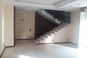 Ampio immobile con attico soprastante