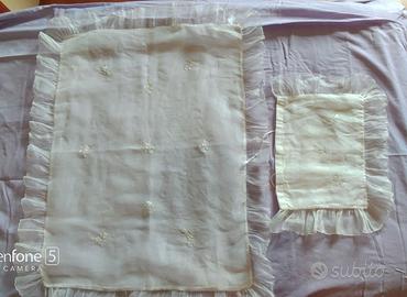 Copertina leggera e copricuscino ricamati