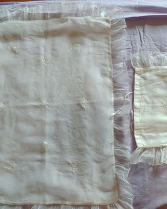 Copertina leggera e copricuscino ricamati