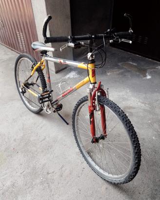 bicicletta MTB mountain-bike 