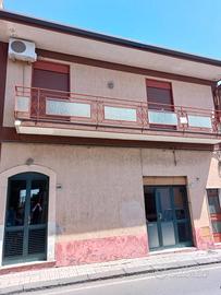 3 locali con ingresso autonomo e locale sototetto